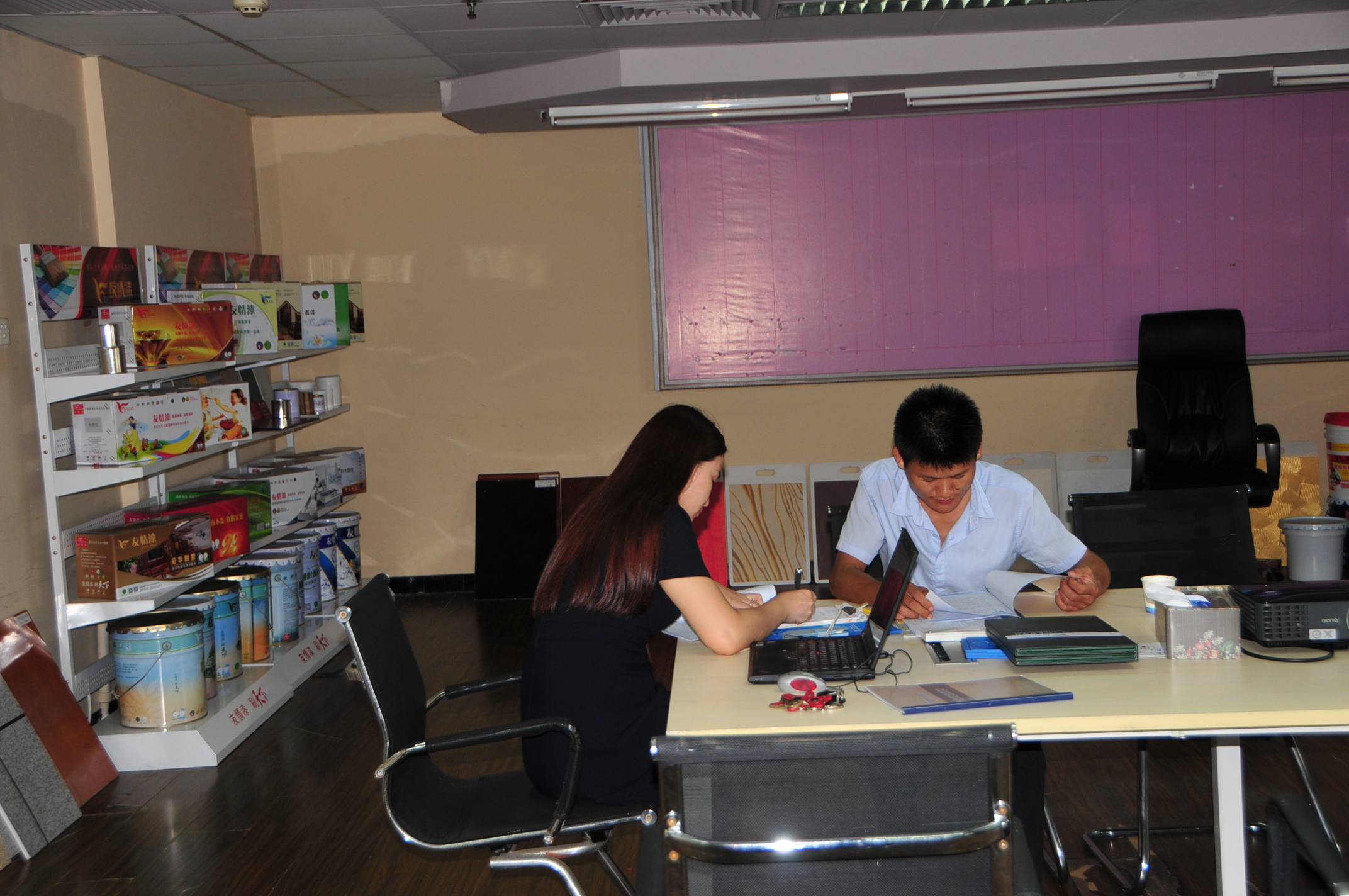 客戶信任支持，激勵(lì)友情漆追求不已